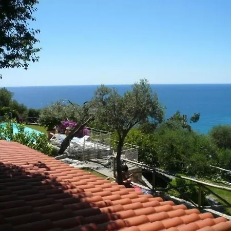Nette Ferienwohnung In Mit Grossem Garten Finale Ligure