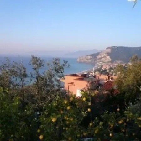 Apartamento Nette Ferienwohnung In Mit Grossem Garten Finale Ligure
